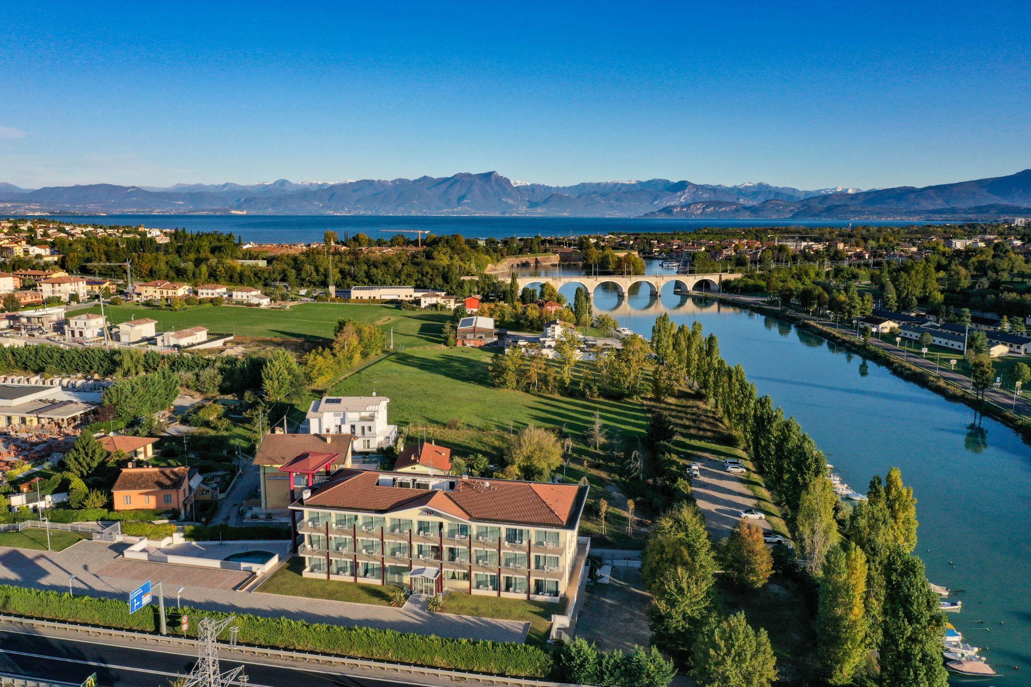Hotel Rivus Peschiera del Garda Luaran gambar