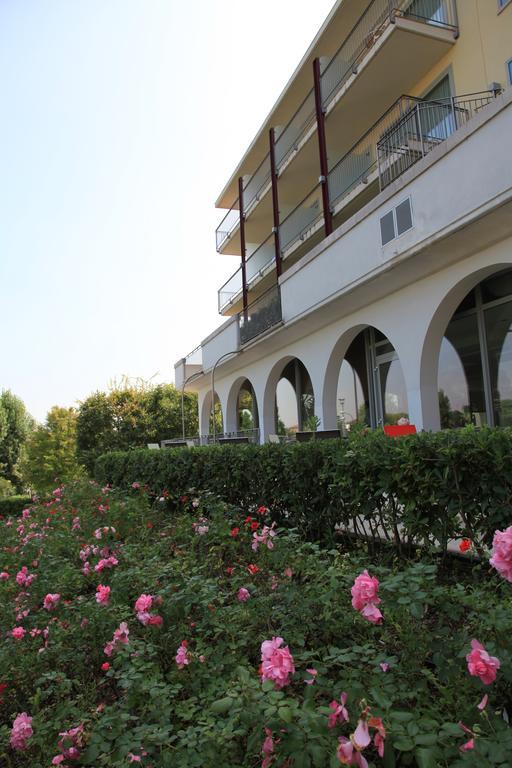 Hotel Rivus Peschiera del Garda Luaran gambar